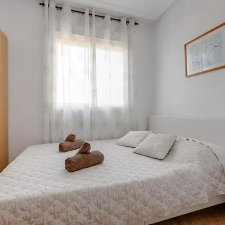 Apartamento Ramon Gallud 204 *